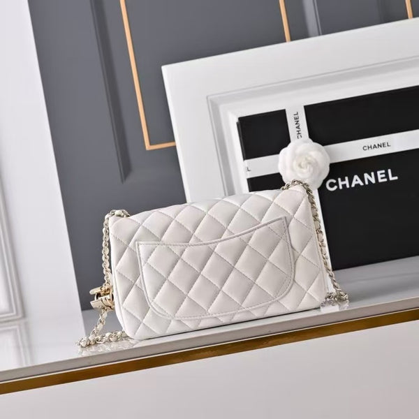 CC Classic Mini Flap Bag 20cm in White Lambskin