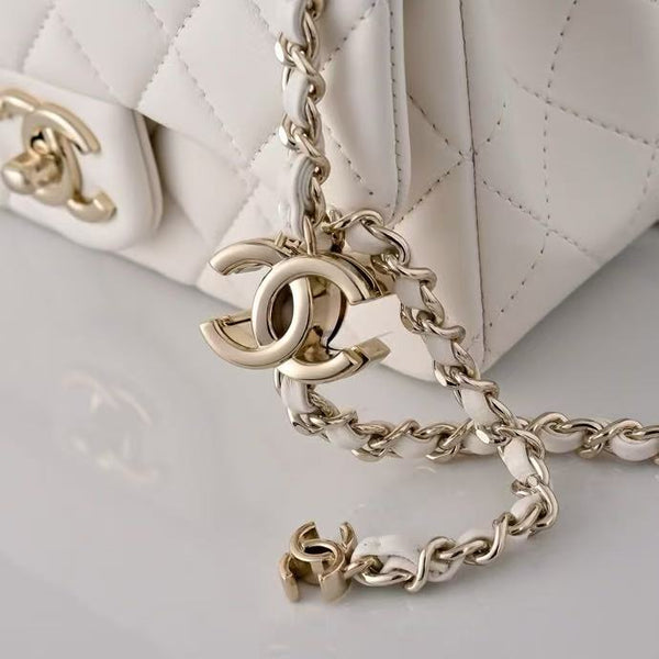CC Classic Mini Flap Bag 20cm in White Lambskin