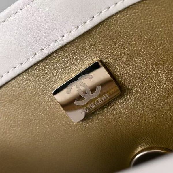 CC Classic Mini Flap Bag 20cm in White Lambskin