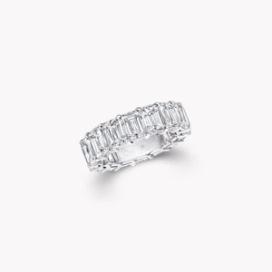Bague en argent sertie de diamants taille émeraude