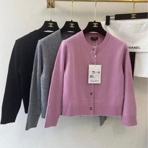 CC Classic Crew Neck Cardigan Cashmere
