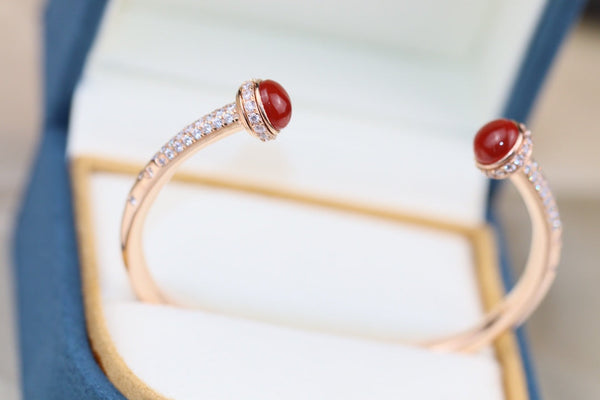 BRACCIALE APERTO IN ORO ROSA CON DIAMANTI E CORNIOLA POSSESSION 