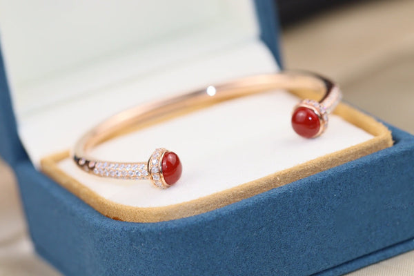 BRACCIALE APERTO IN ORO ROSA CON DIAMANTI E CORNIOLA POSSESSION 