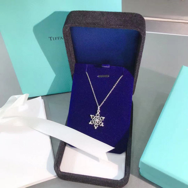 COLLANA CON PENDENTE A FORMA DI FIOCCO DI NEVE IN ARGENTO STERLING