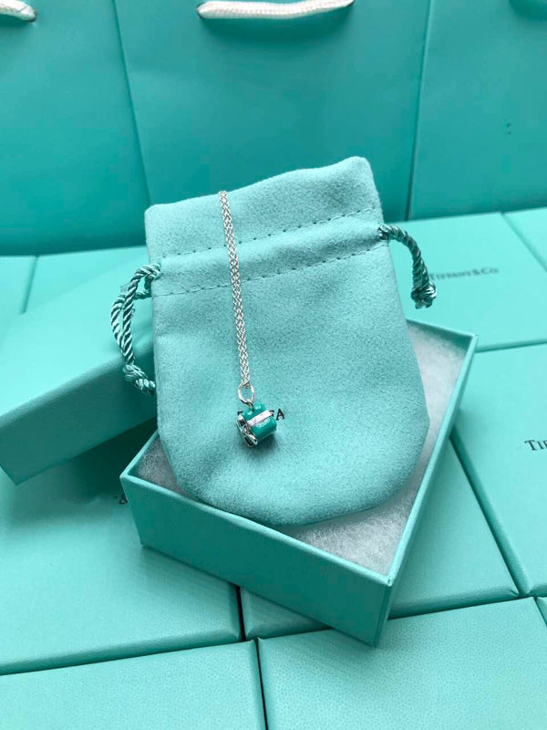COLLANA CON CIONDOLO A SCATOLA BLU