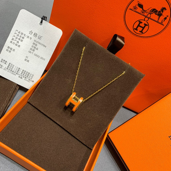 COLLANA POP H PENDENTE ARANCIONE CON FERRAMENTA IN ORO