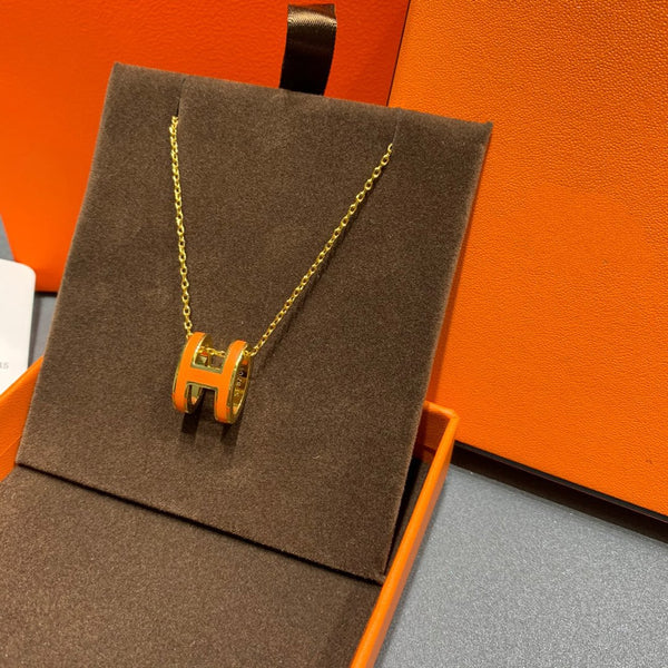 COLLANA POP H PENDENTE ARANCIONE CON FERRAMENTA IN ORO