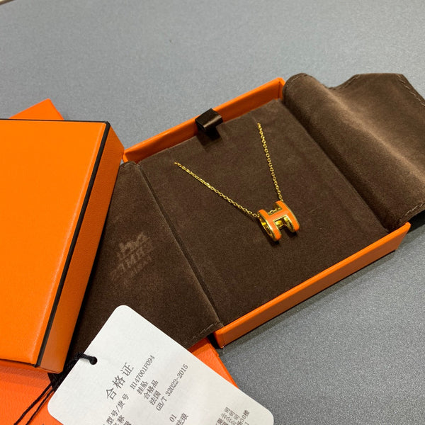 COLLANA POP H PENDENTE ARANCIONE CON FERRAMENTA IN ORO