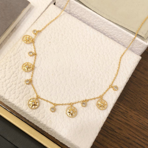 COLLANA ROSE DES VENTS ORO GIALLO, DIAMANTI E MADREPERLA