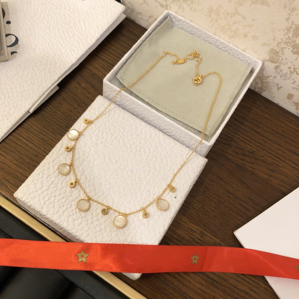 COLLANA ROSE DES VENTS ORO GIALLO, DIAMANTI E MADREPERLA