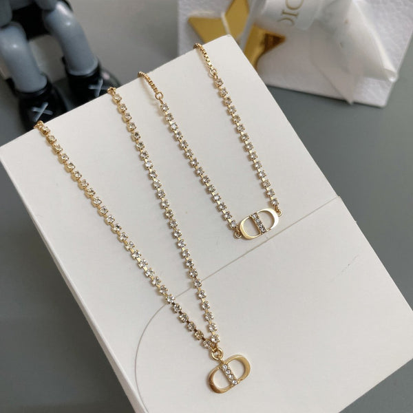 Collana con catena CD e diamanti