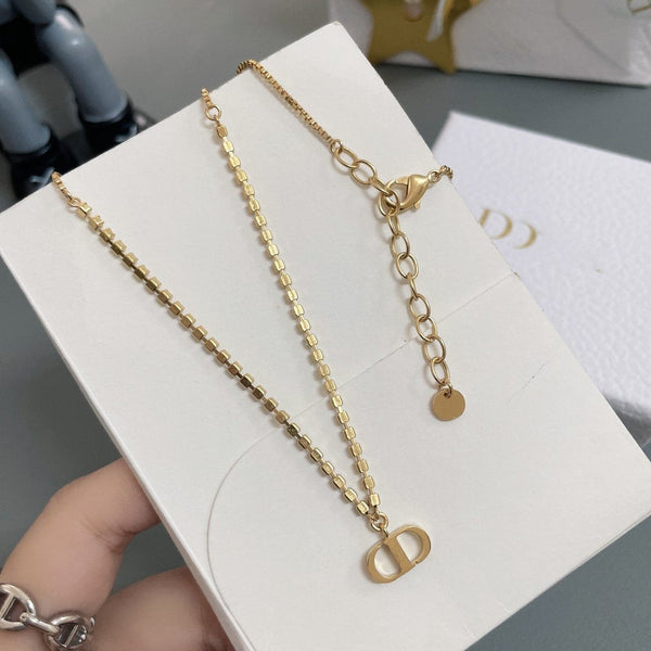 Collana con catena CD e diamanti