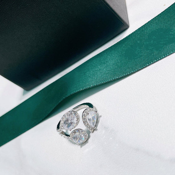 ANELLO DI FIDANZAMENTO IN ARGENTO CON DIAMANTI MULTIFORMI