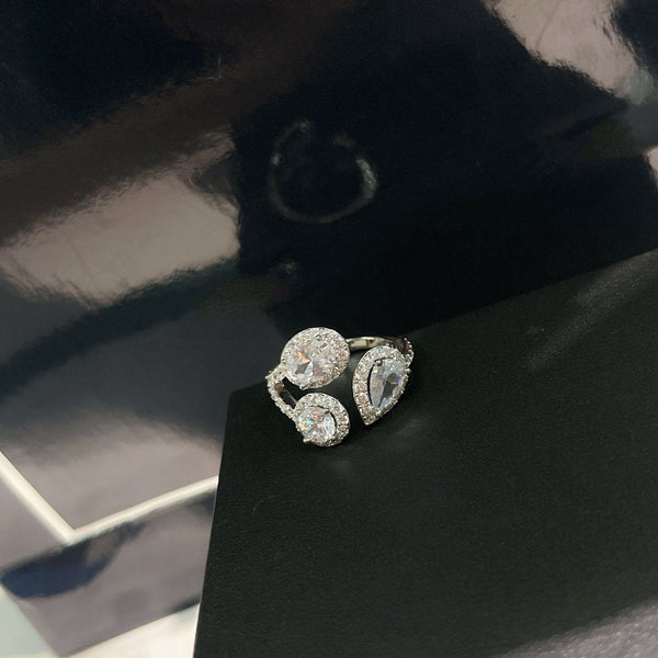 ANELLO DI FIDANZAMENTO IN ARGENTO CON DIAMANTI MULTIFORMI