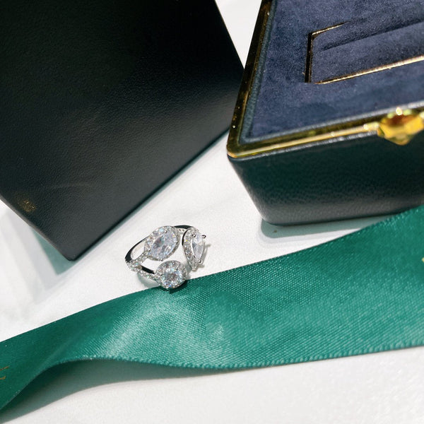 ANELLO DI FIDANZAMENTO IN ARGENTO CON DIAMANTI MULTIFORMI