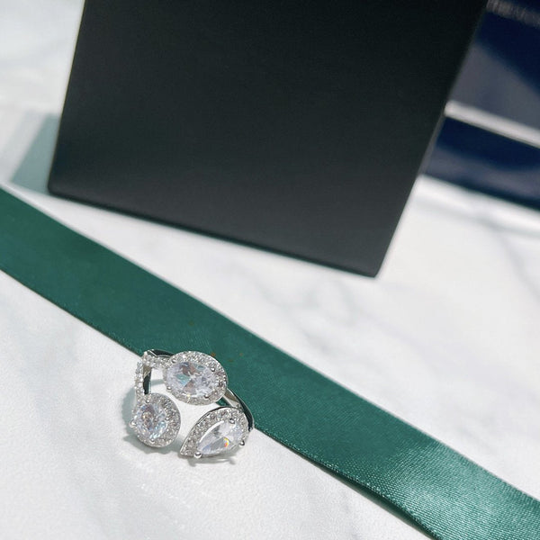 ANELLO DI FIDANZAMENTO IN ARGENTO CON DIAMANTI MULTIFORMI