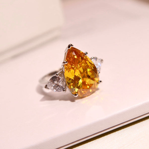 ANELLO PROMISE A FORMA DI PERA IN ARGENTO GIALLO CON DIAMANTI