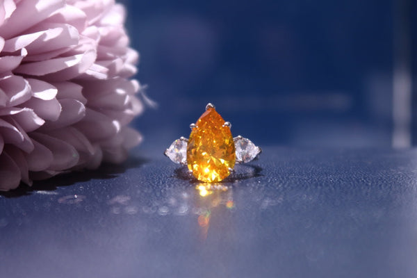 ANELLO PROMISE A FORMA DI PERA IN ARGENTO GIALLO CON DIAMANTI