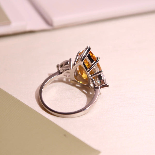 ANELLO PROMISE A FORMA DI PERA IN ARGENTO GIALLO CON DIAMANTI