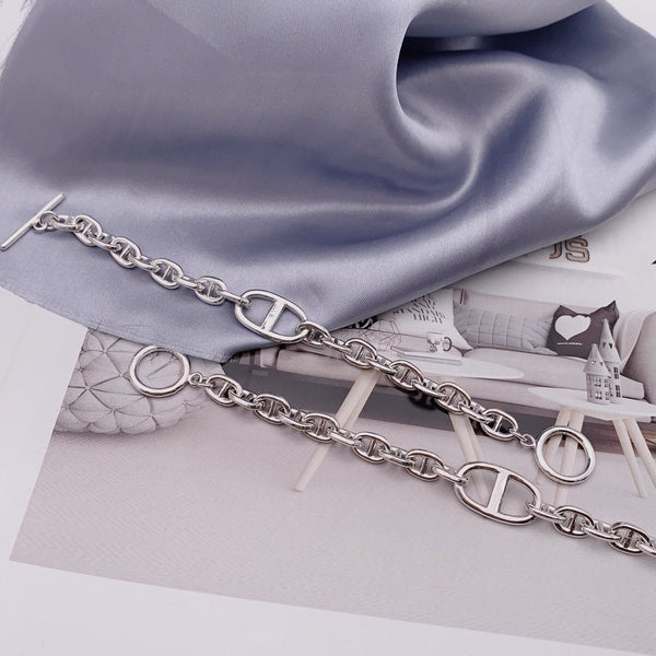 BRACCIALE CON LETTERA H OVALE IN ARGENTO CON NASO DI MAIALE
