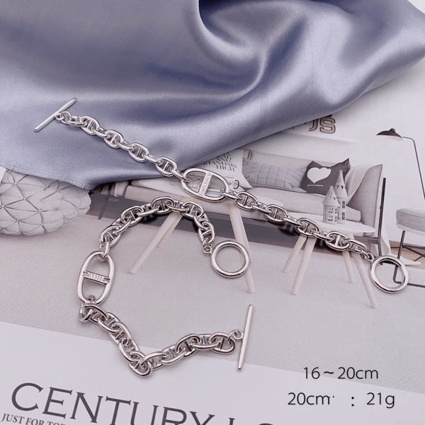 BRACCIALE CON LETTERA H OVALE IN ARGENTO CON NASO DI MAIALE