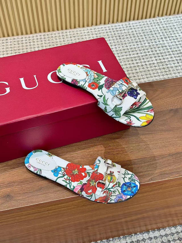 GC 25 Floral Slide Sandal with Horsebit White and Multicolor Canvas