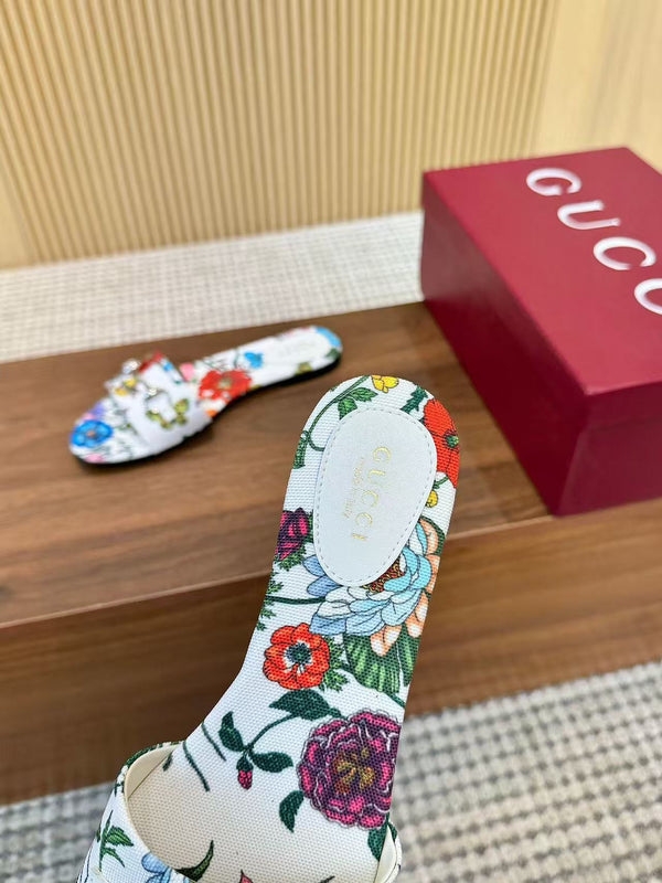 GC 25 Floral Slide Sandal with Horsebit White and Multicolor Canvas