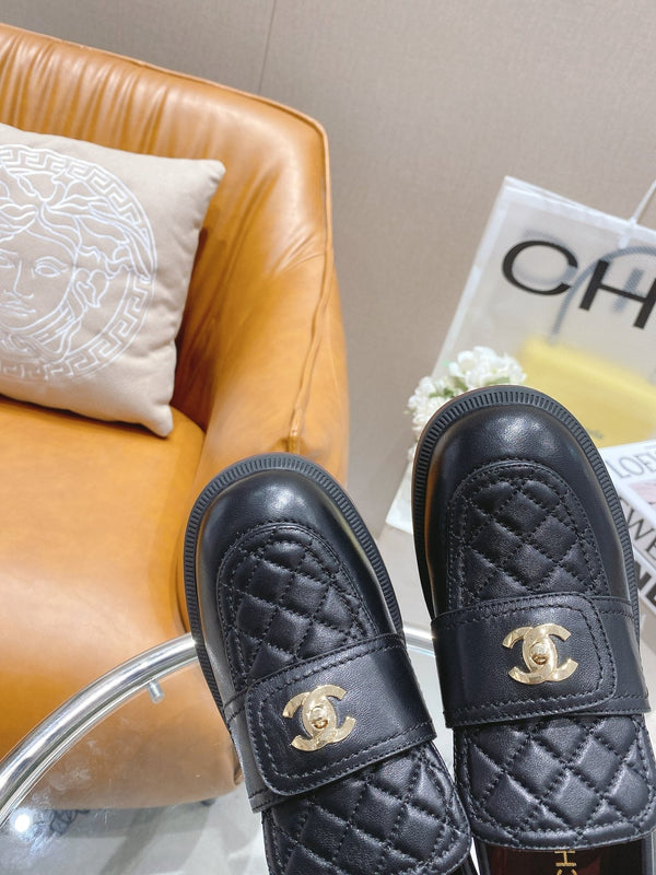 CC 2026 Quilted CC Turnlock Loafers Lambskin 162104
