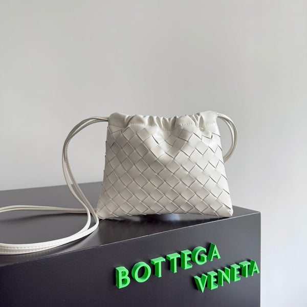 BV Small Dustbag 21cm Pelle di vitello intrecciata bianca