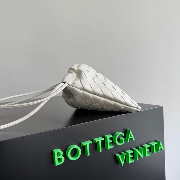BV Small Dustbag 21cm Pelle di vitello intrecciata bianca