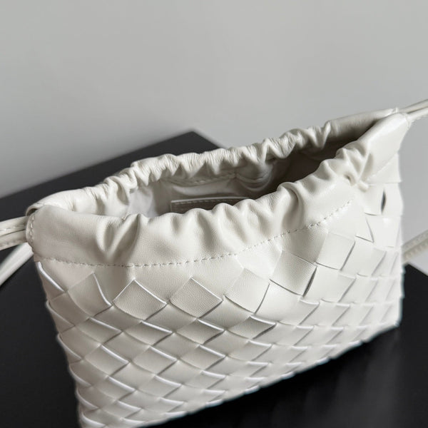 BV Small Dustbag 21cm Pelle di vitello intrecciata bianca