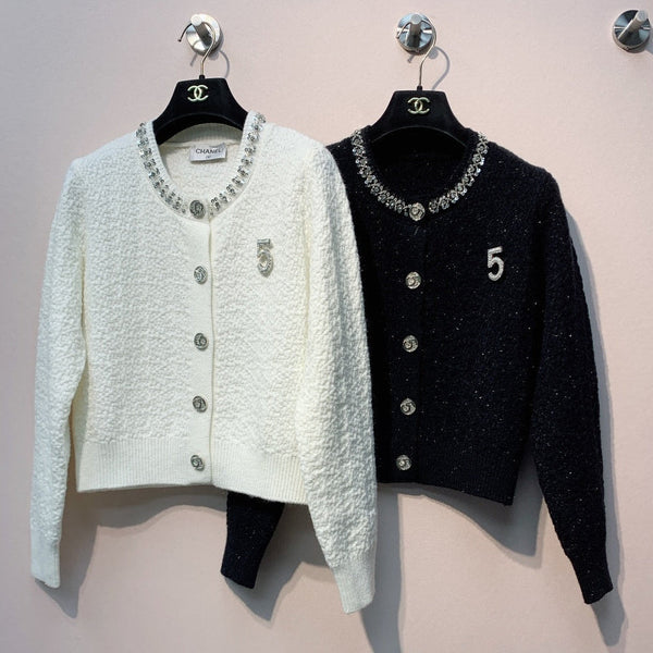 Chanel 25 Cardigan en maille à col rond boutonné sur mesure et orné de sequins Laine 317963
