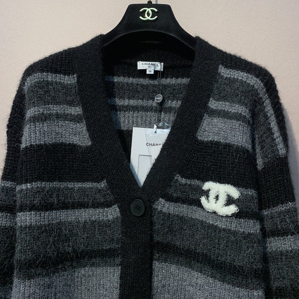 Cardigan en maille à col en V boutonné Chanel 25 Laine 320070