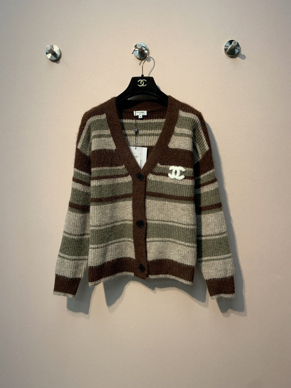 Cardigan en maille à col en V boutonné Chanel 25 Laine 320070