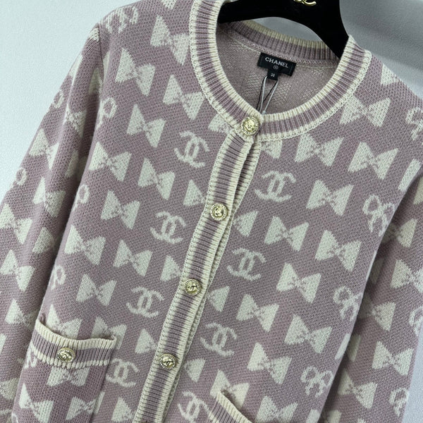 Cardigan Chanel 2025 avec nœud et logo double C en cachemire 329237