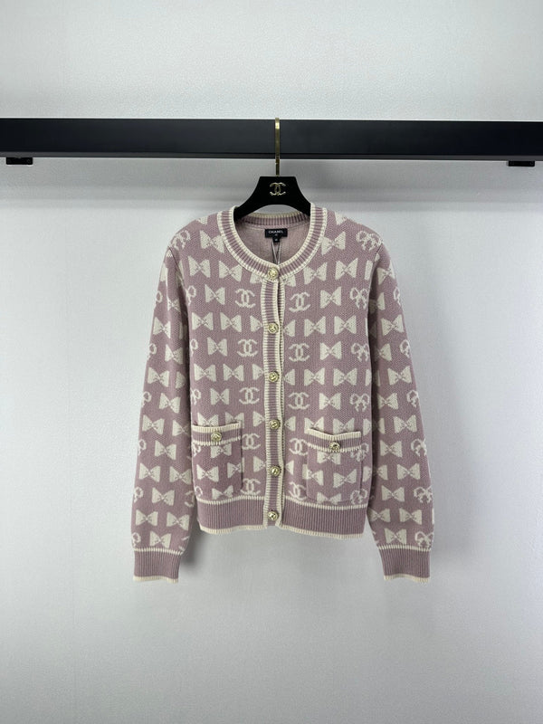 Cardigan Chanel 2025 avec nœud et logo double C en cachemire 329237