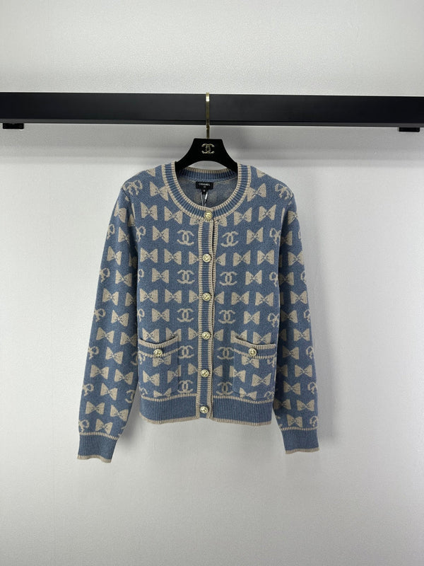 Cardigan Chanel 2025 avec nœud et logo double C en cachemire 329237