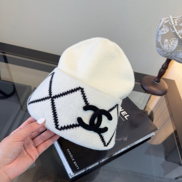 CC Knitted White Beanie 498087