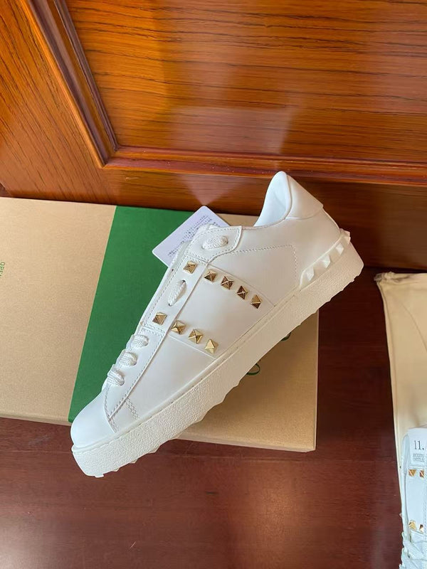 Valen Garavani Rockstud Untitled Flap Sneaker White Calfskin