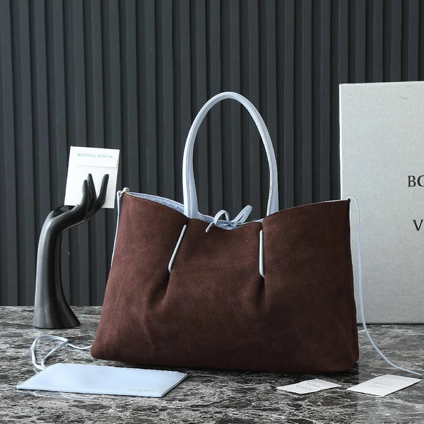 Borsa BV Pinacoteca 43 cm Pelle di vitello intrecciata e pelle scamosciata azzurro cielo