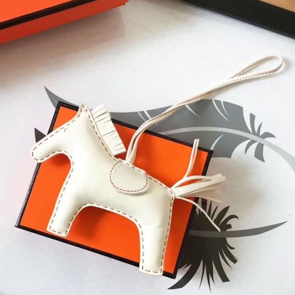 Ciondolo per borsa a forma di cavallo da rodeo bianco HM