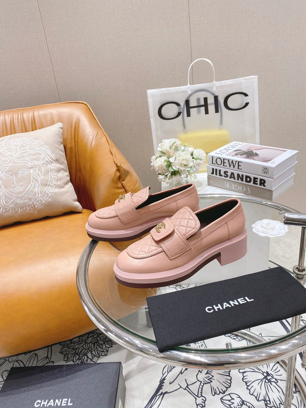 CC 2026 Quilted CC Turnlock Loafers Lambskin 162104