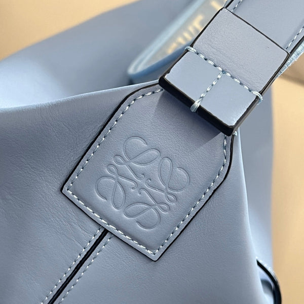 Borsa a tracolla unisex Cubi Shoulder Crossbody con cerniera e tote bag Loew in pelle di vitello liscia blu