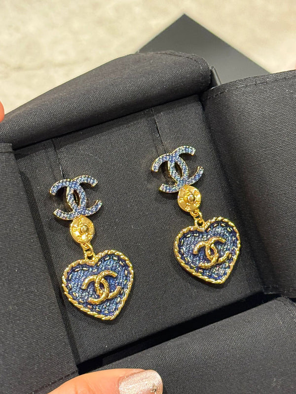 orecchini pendenti in denim blu con cuore cc