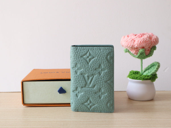 Organizer tascabile LV Monogram in pelle di mucca Taurillon grana