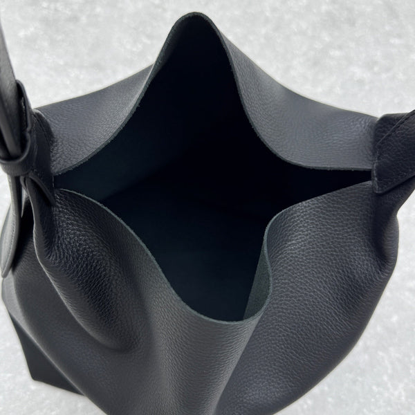 The Row 2025 Isa Bag 23cm Soft Leather