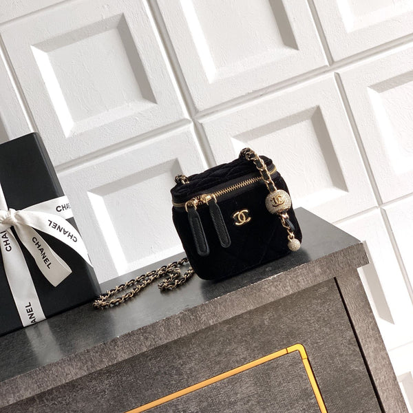 CC 2026 Vanity Case 11cm Velvet