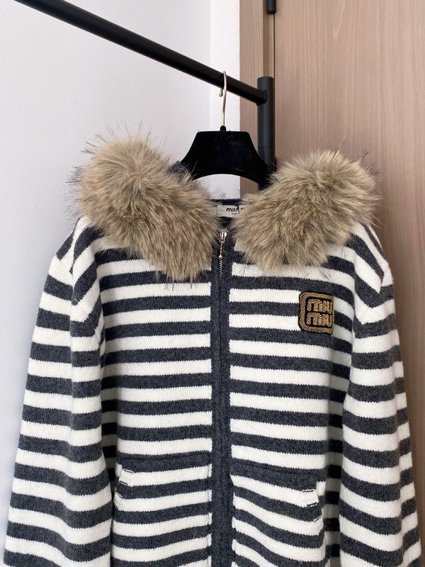 Miumiu 2025 Veste à Capuche en Fourrure et Laine Rayée
