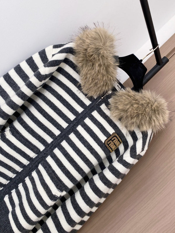 Miumiu 2025 Veste à Capuche en Fourrure et Laine Rayée