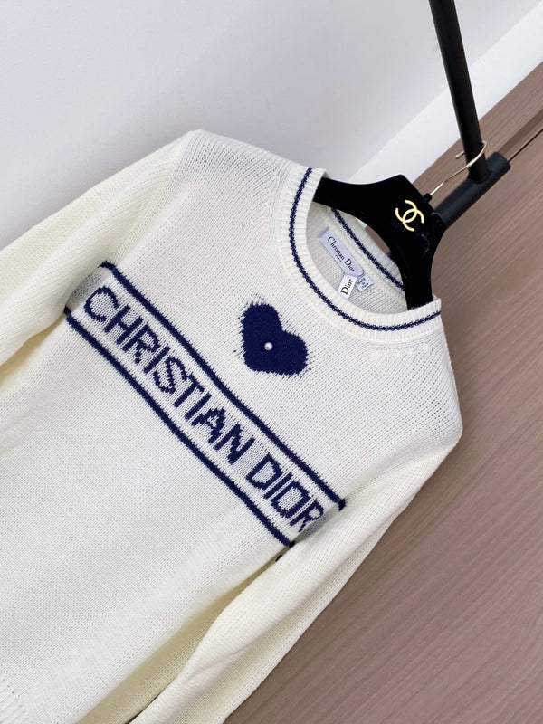 Pull Dior 2025 en laine à imprimé cœurs